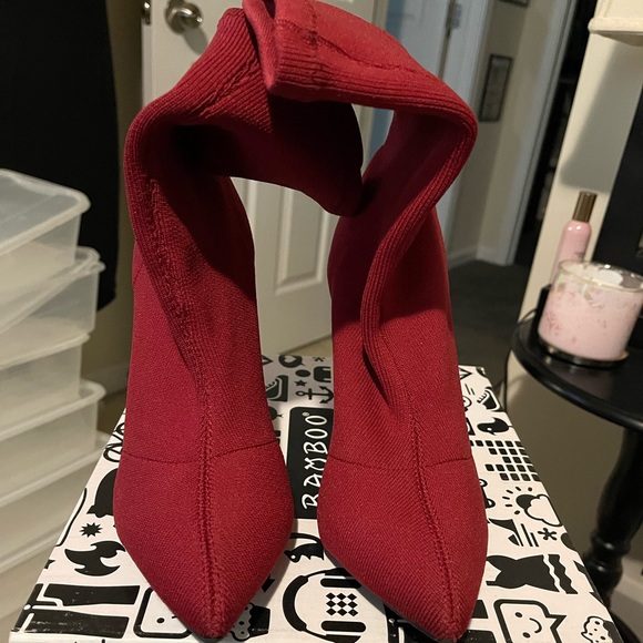 Bamboo 7.5 red point toe boot with sock material - Picture 1 of 4